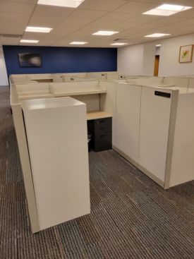 W6185 - Steelcase Answer Workstations