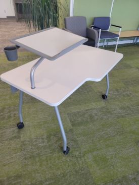 D12195 - Teacher Desks