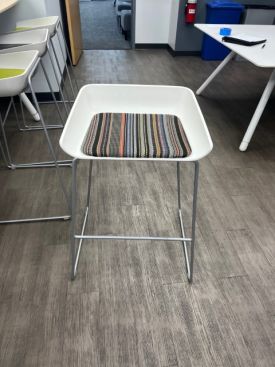 CD6168 - Steelcase Scoop Stools