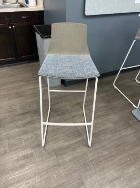 CD6169 - Steelcase Stools